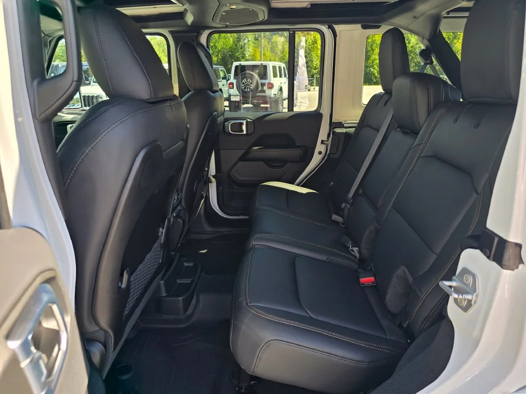 New 2027 White/off-white Jeep Sahara image 10