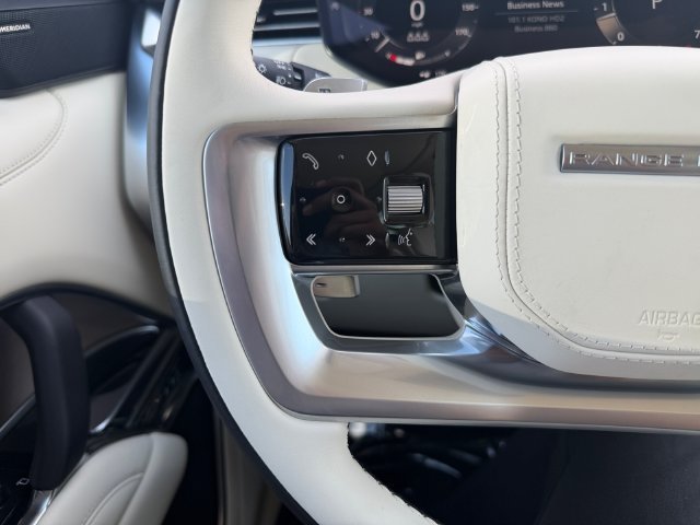 Used 2023 White Land Rover SE image 23
