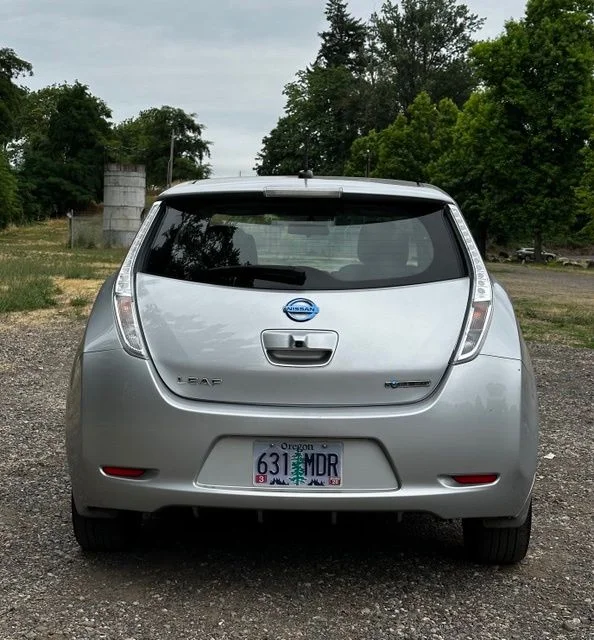 Used 2017 Brilliant Silver Nissan S image 8