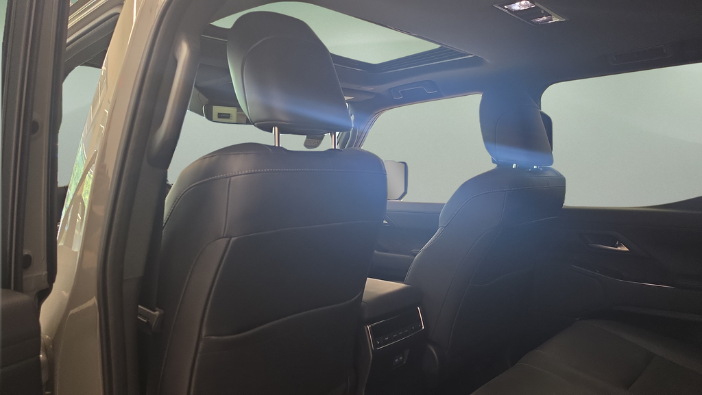 Certified Used 2024  Lexus 550 Premium+ image 18