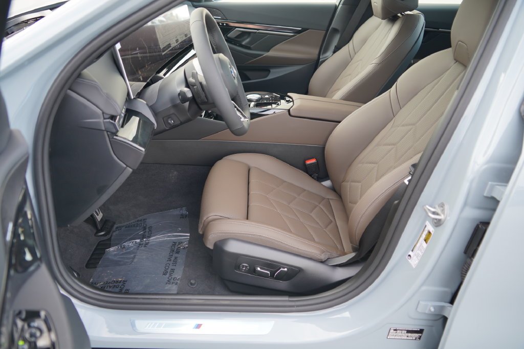 New 2027 Brooklyn Grey Metallic BMW 530i image 13