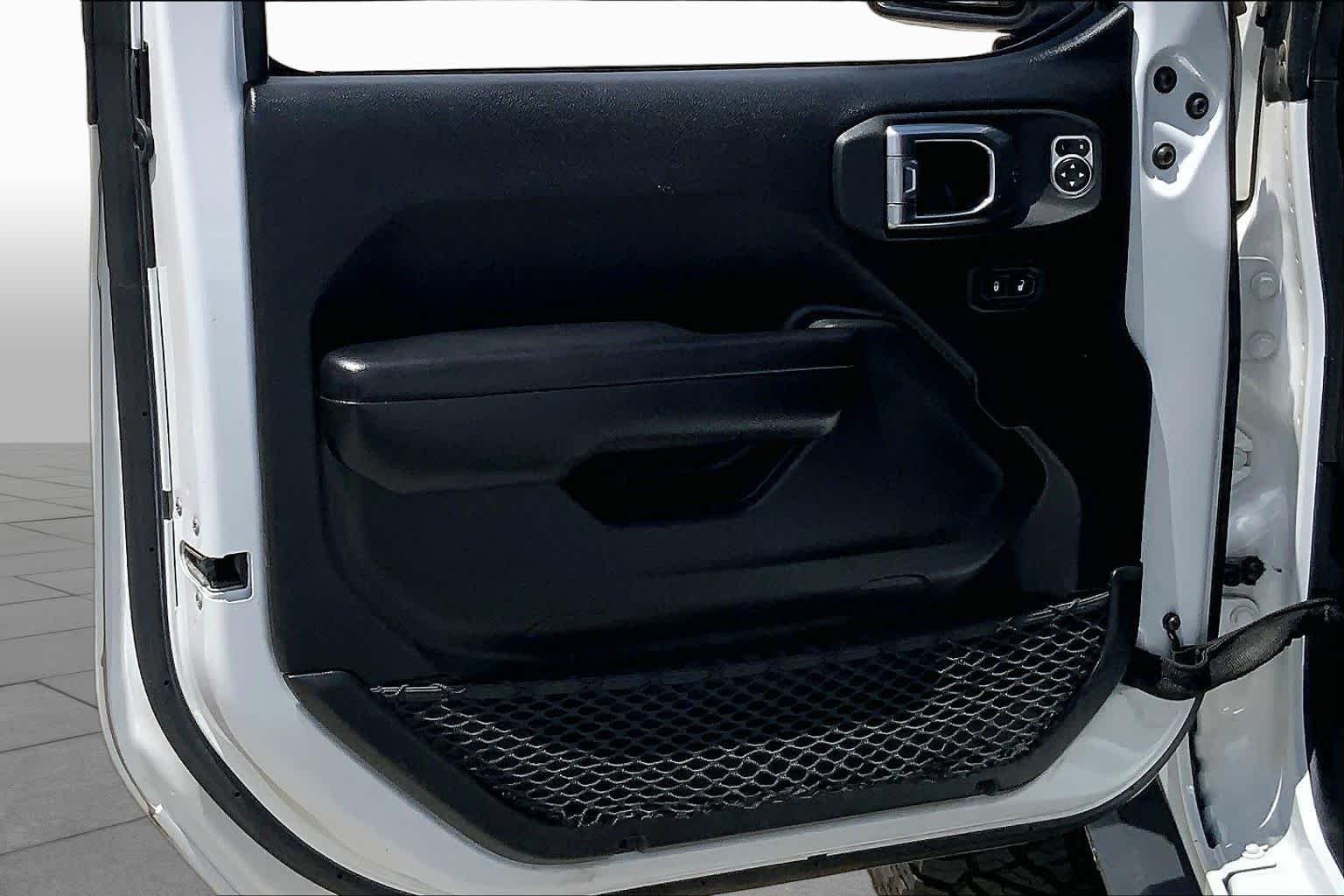 Used 2021 Bright White Clearcoat Jeep Mojave image 22