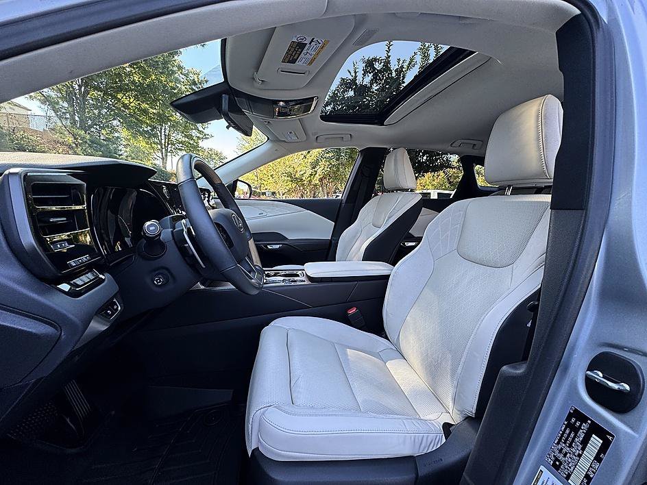 Used 2023 Iridium Lexus RX 350 Luxury image 11