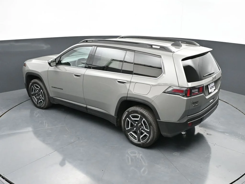 New 2026 Sting-Gray Clear-Coat Exterior Paint Jeep Limited image 31