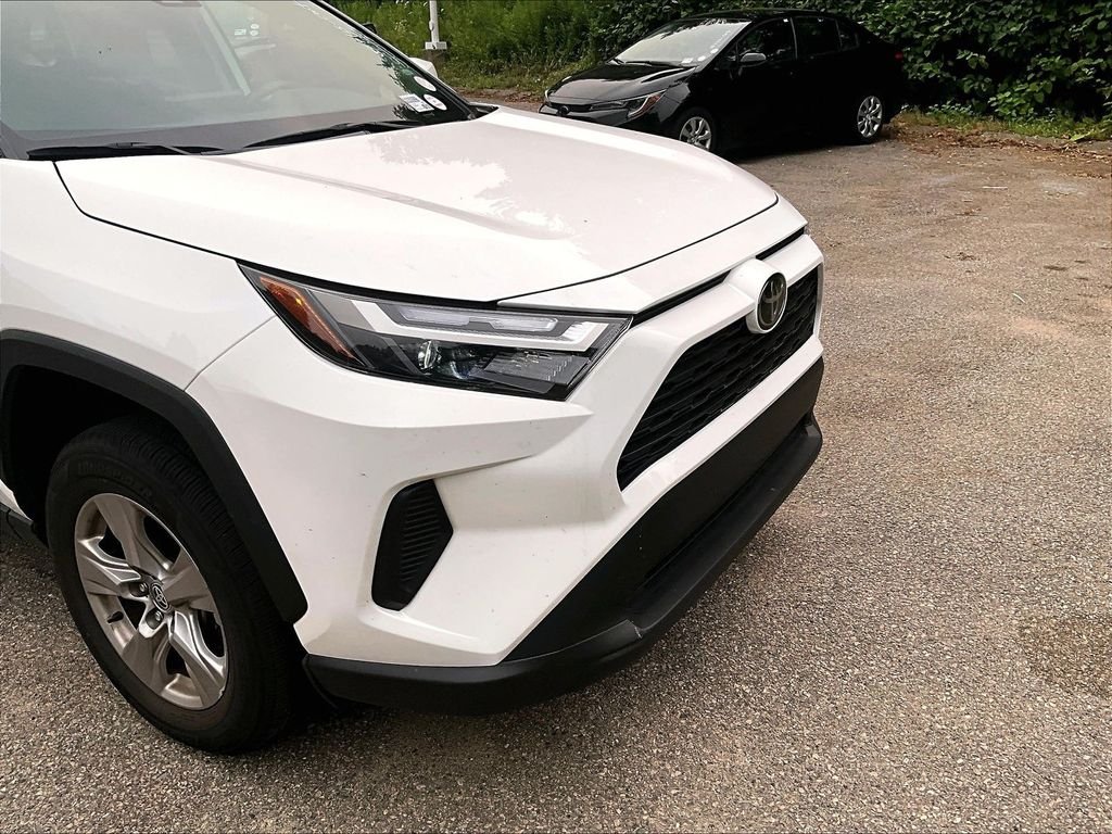Used 2025 White Toyota XLE image 8