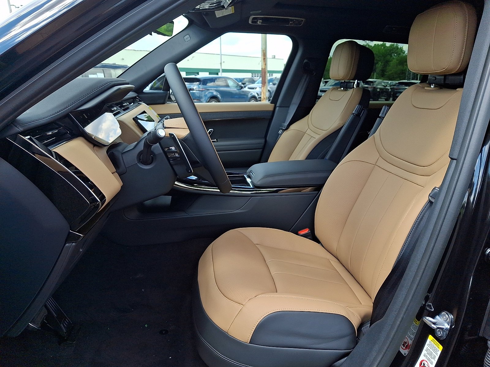 New 2027 Santorini Black Land Rover Dynamic SE image 8