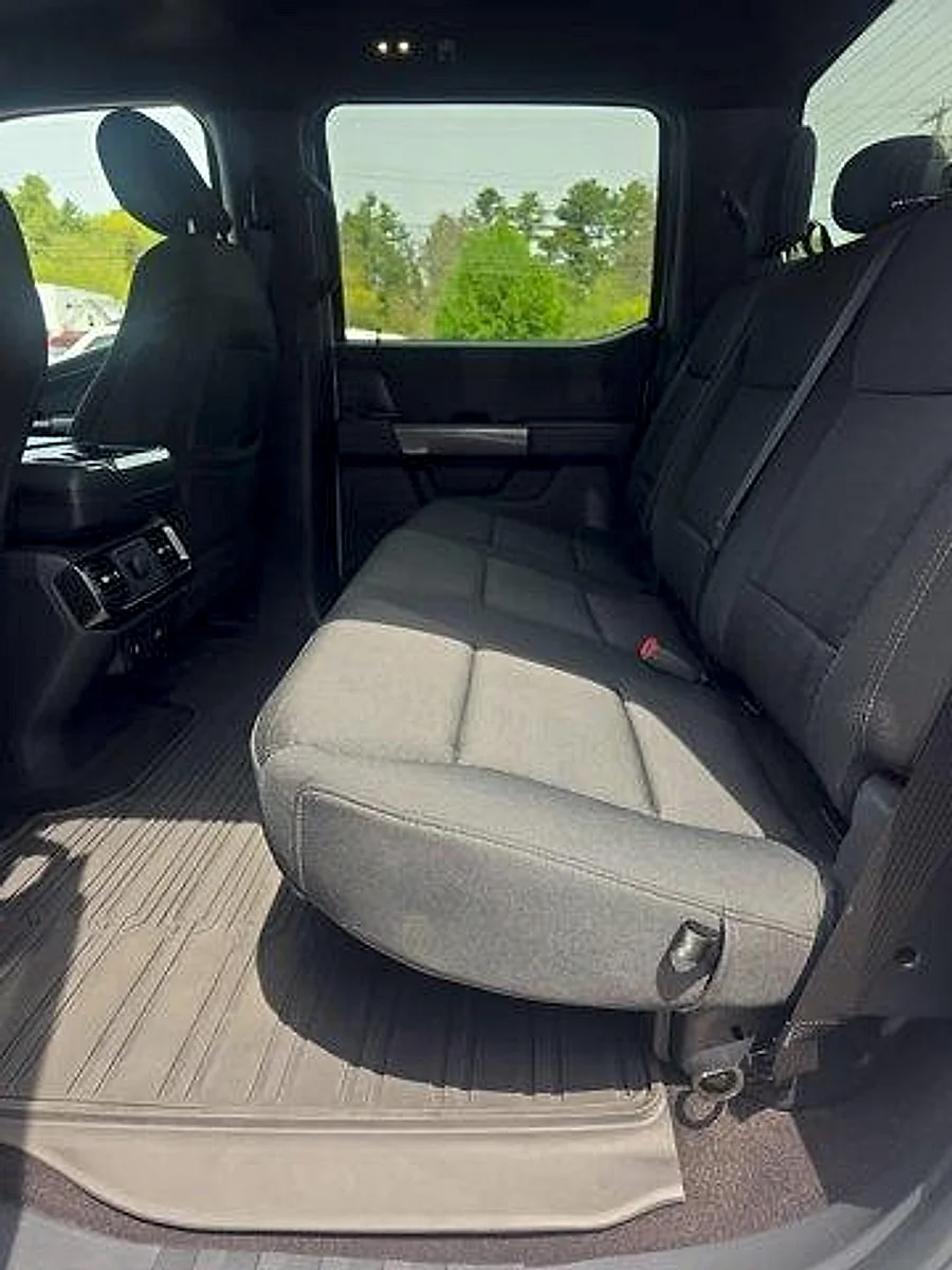 Used 2021 Oxford White Ford XLT image 12