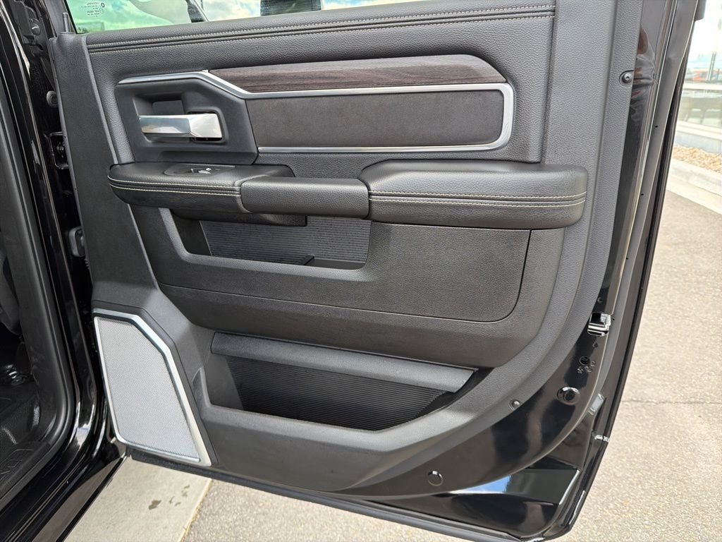 2026 RAM 3500 Chassis Big Horn - Photo 35