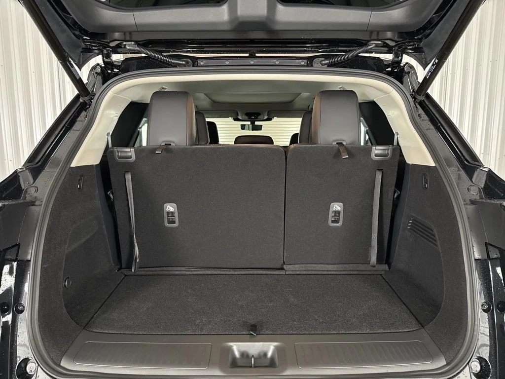 Certified Used 2026 Mineral INFINITI LUXE image 33