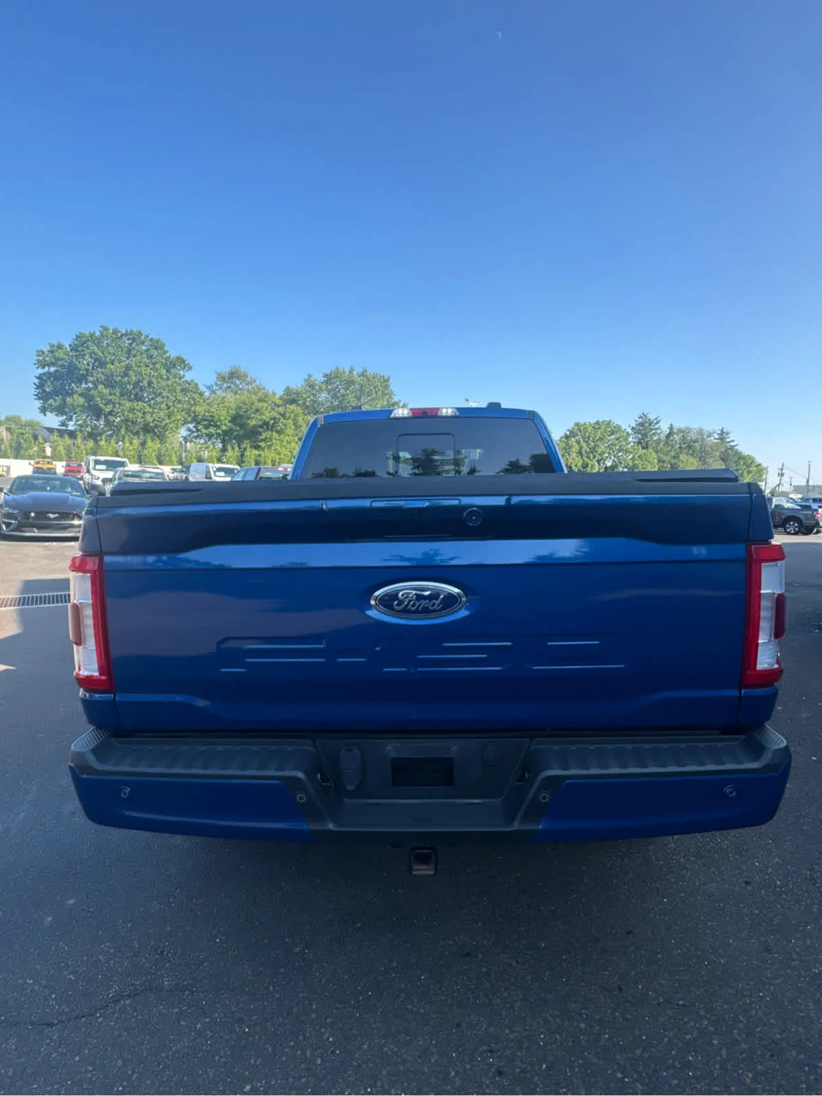 Used 2022 Atlas Blue Metallic Ford LARIAT image 5