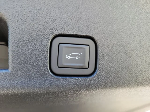 2027 Chevrolet Traverse Z71 - Photo 12