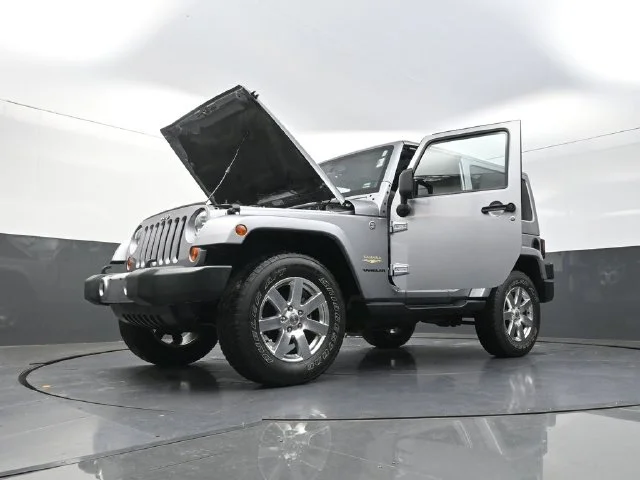 Used 2013 Silver Jeep Sahara image 38