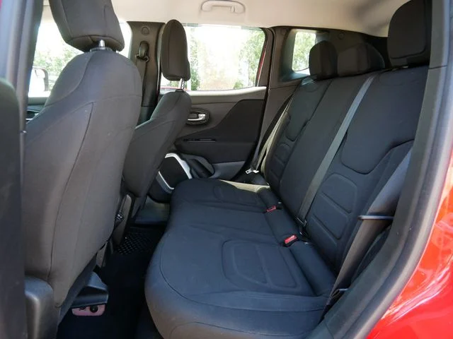 Used 2018 Red Jeep Latitude image 11