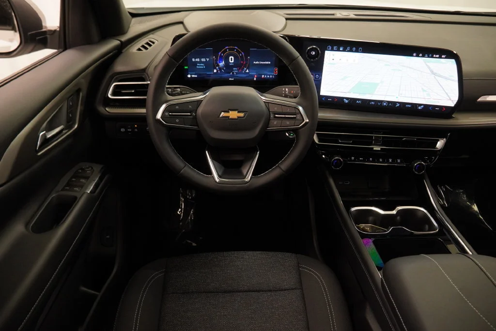 New 2027 Summit White Chevrolet LT image 23