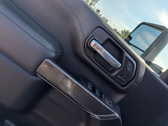 Used 2022 White GMC AT4 image 11
