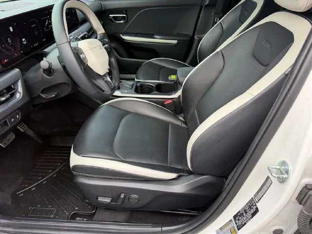 Used 2025 White Kia GT-Line Turbo image 8