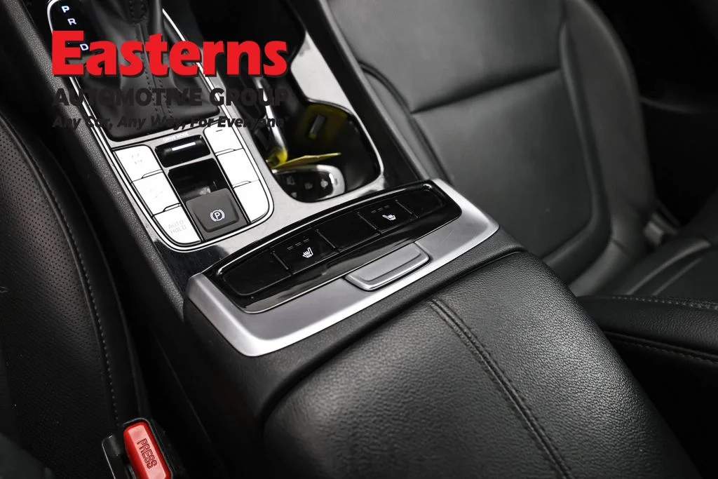 Used 2023 Black Hyundai SEL image 20