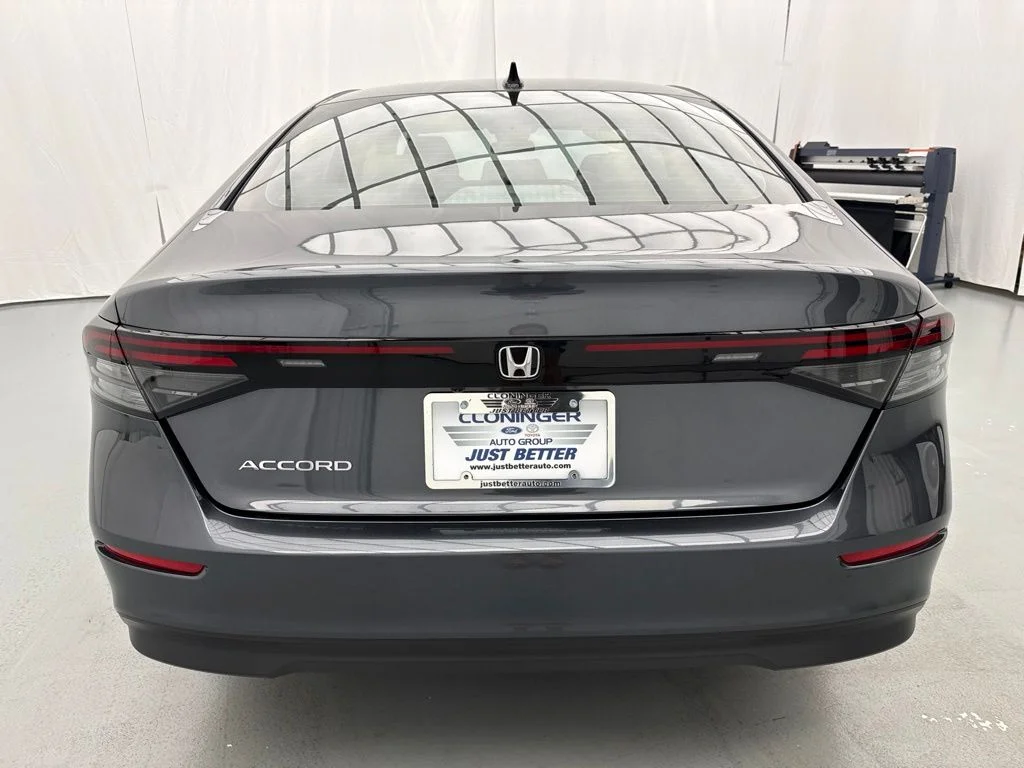 New 2026 Meteorite Gray Metallic Honda SE image 7