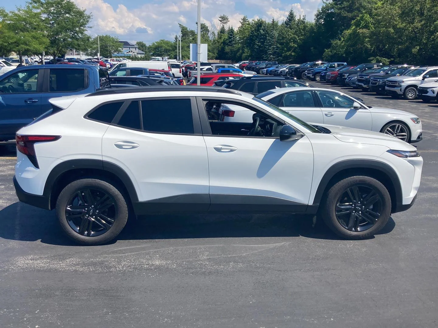 Used 2024 Summit White Chevrolet ACTIV image 8