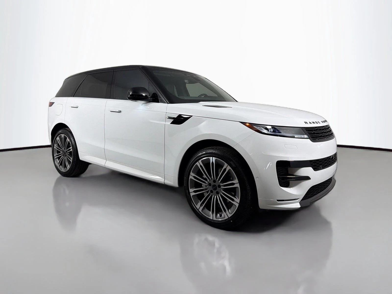 Certified Used 2026 Fuji White Land Rover Dynamic SE P400 image 3