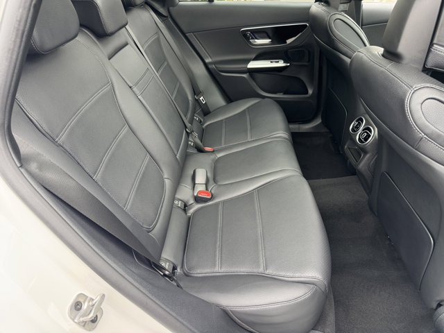 New 2026 Polar White Mercedes-Benz GLC 300 image 5