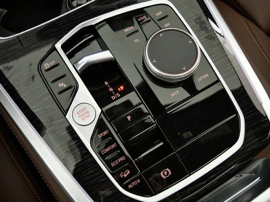Used 2026 Skyscraper Grey Metallic BMW xDrive40i image 49