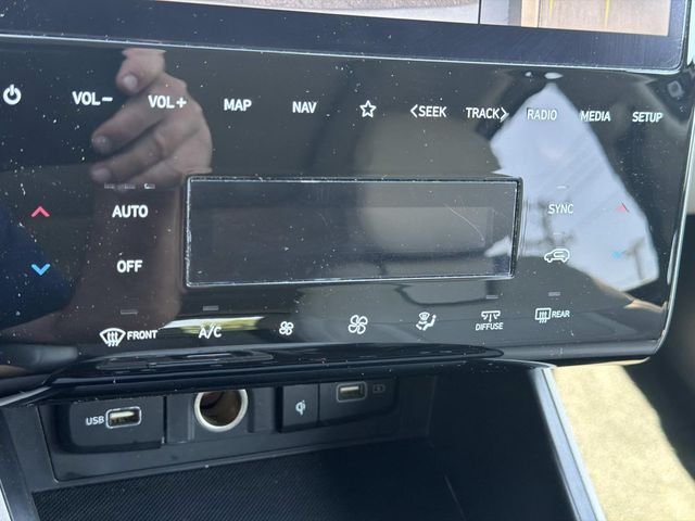 Certified Used 2024 Shimmering Silver Hyundai Limited image 21