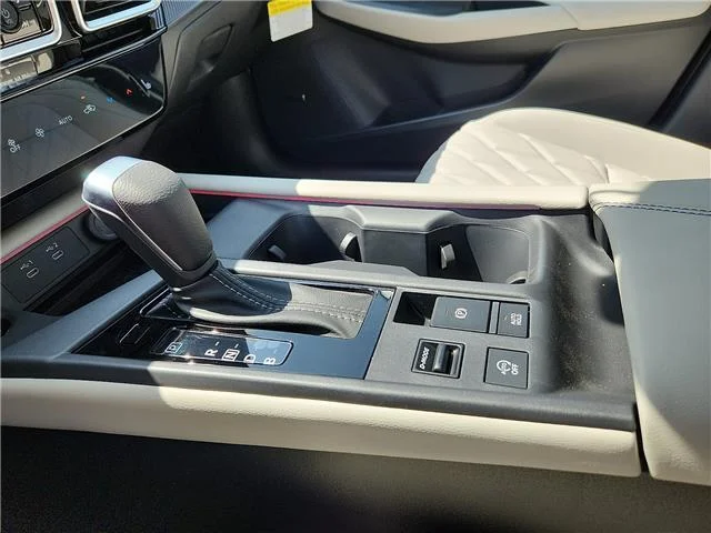 New 2026 KH3 Super Blac Nissan SL Sedan image 12