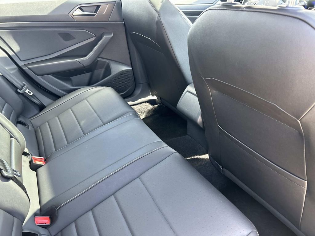 Used 2024 Silver Volkswagen SE image 17