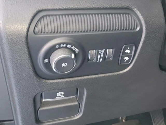 Certified Used 2022 White Jeep Series II image 30