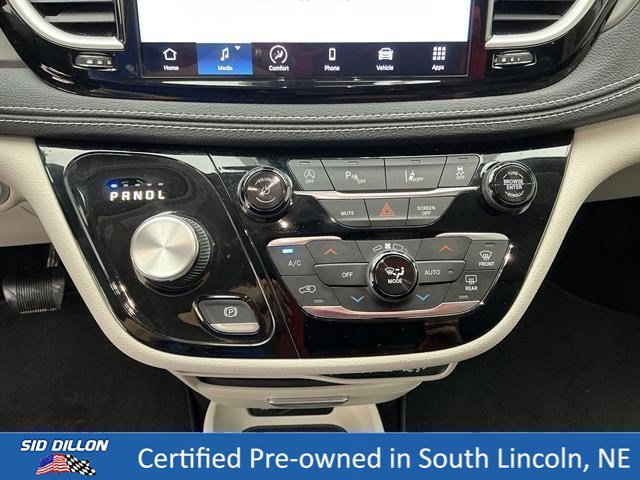 Used 2023 Silver Mist Clearcoat Chrysler Touring L image 12
