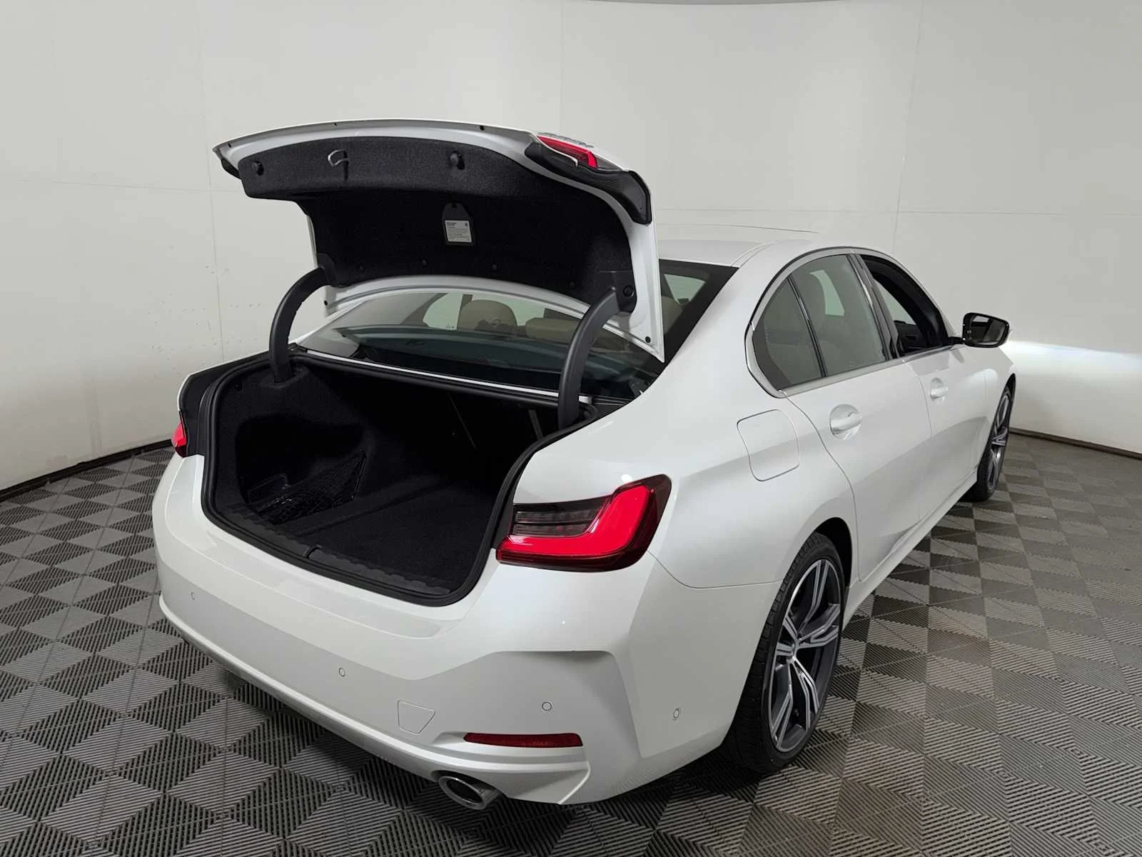 2024 BMW 3 Series 330i - Photo 23