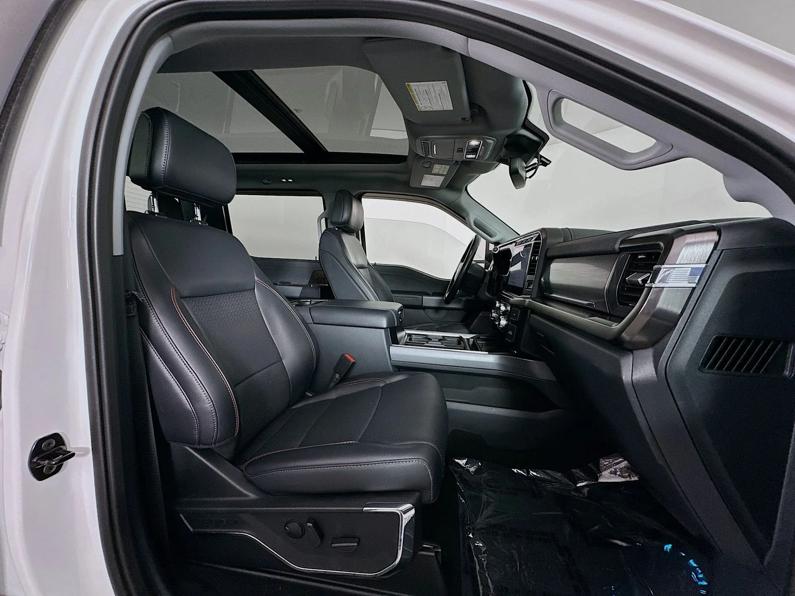 2023 Ford F-450 Super Duty Lariat - Photo 30