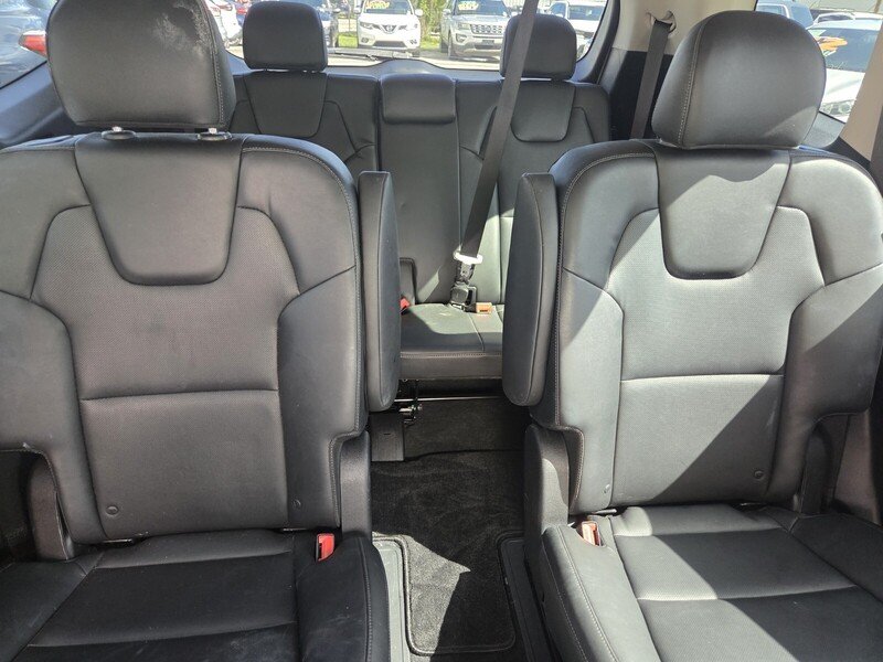 Used 2023 White Kia S image 33