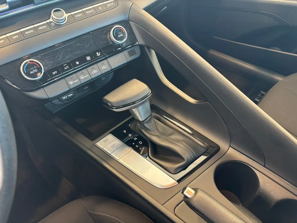 Used 2024 White Hyundai SEL image 21