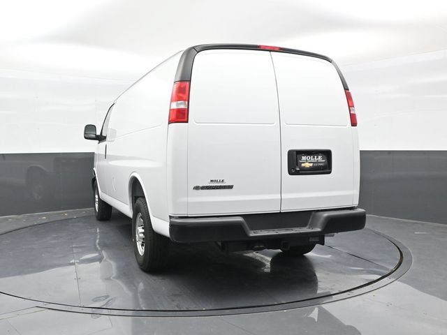 New 2025 Summit White Chevrolet WT image 5
