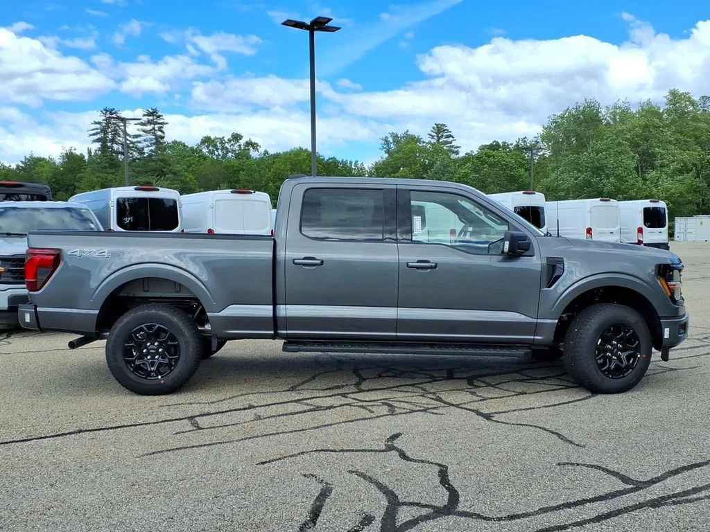 New 2026 Carbonized Gray Metallic Ford XLT image 3