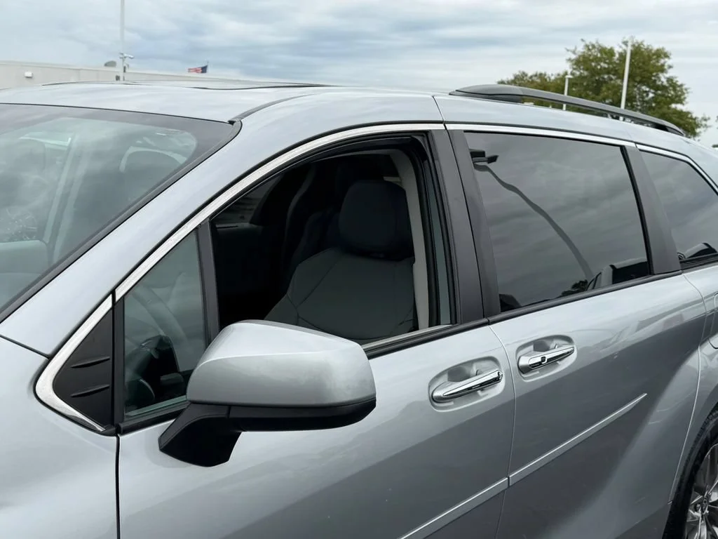 2024 Toyota Sienna XLE - Photo 17