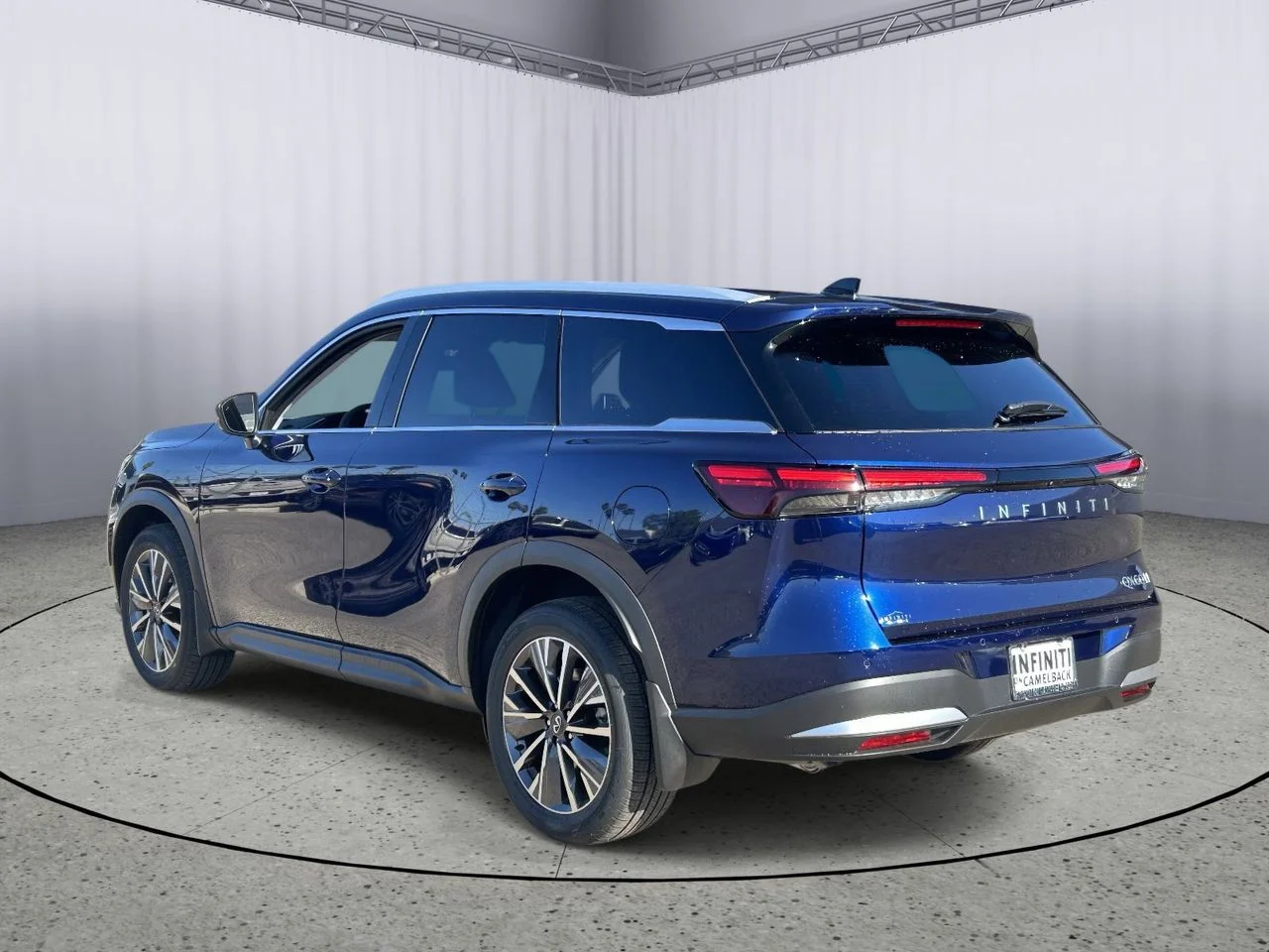 New 2027 GRAND BLUE INFINITI Luxe AWD image 8