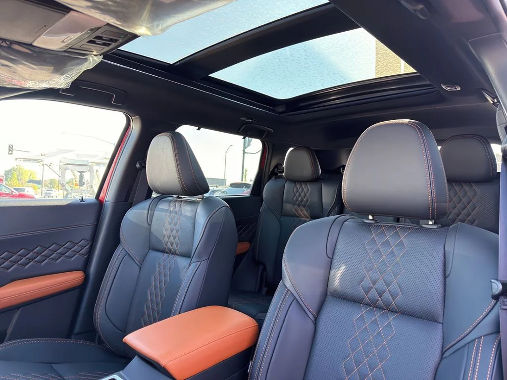 2025 Mitsubishi Outlander Plug-in Hybrid SEL - Photo 17