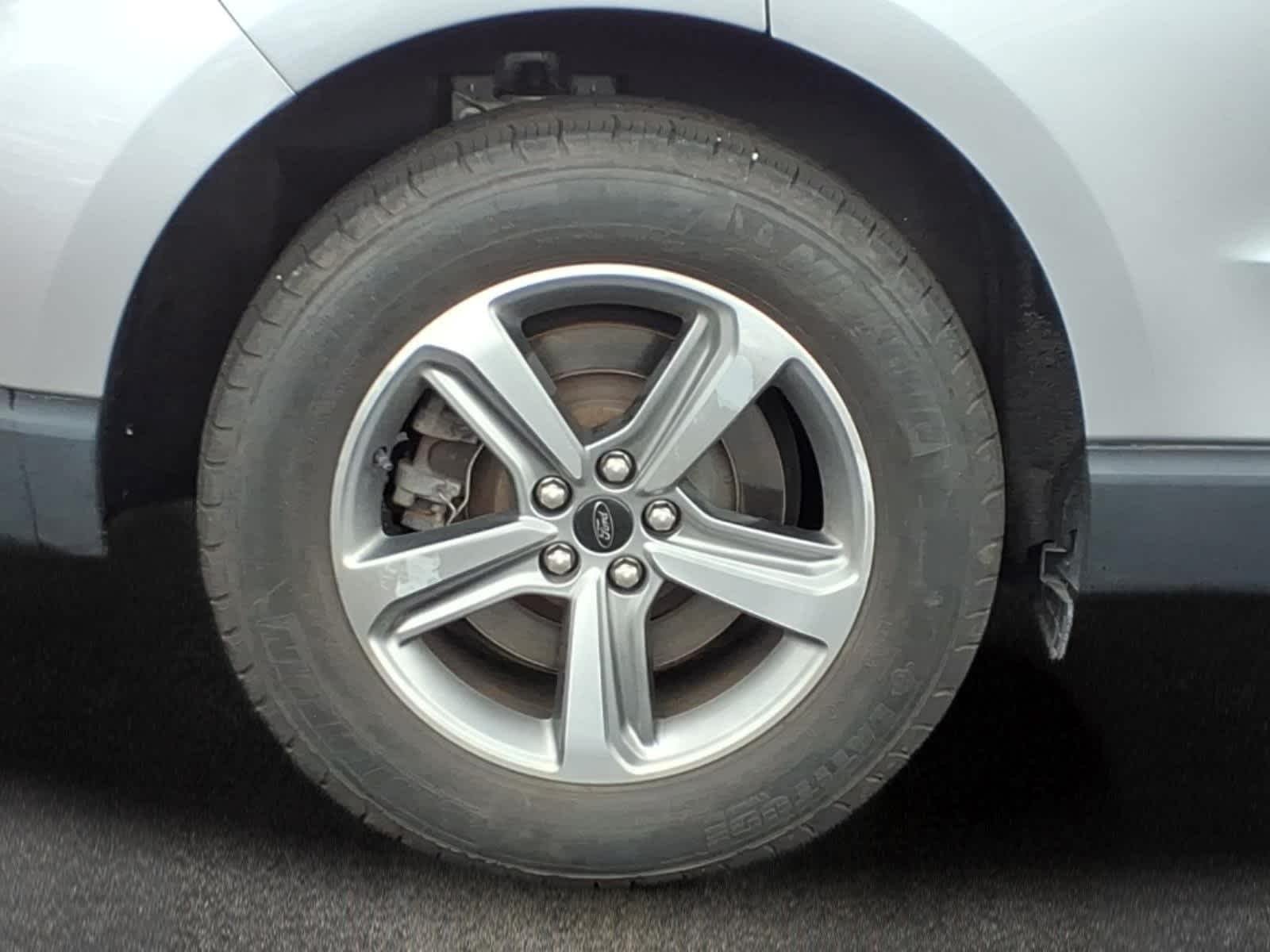 Used 2023 Iconic Silver Ford SEL image 4