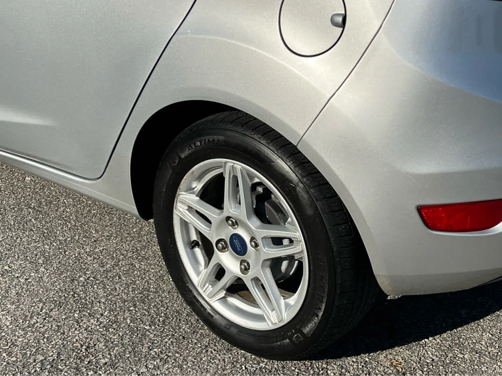 Used 2018 Silver Ford SE image 5