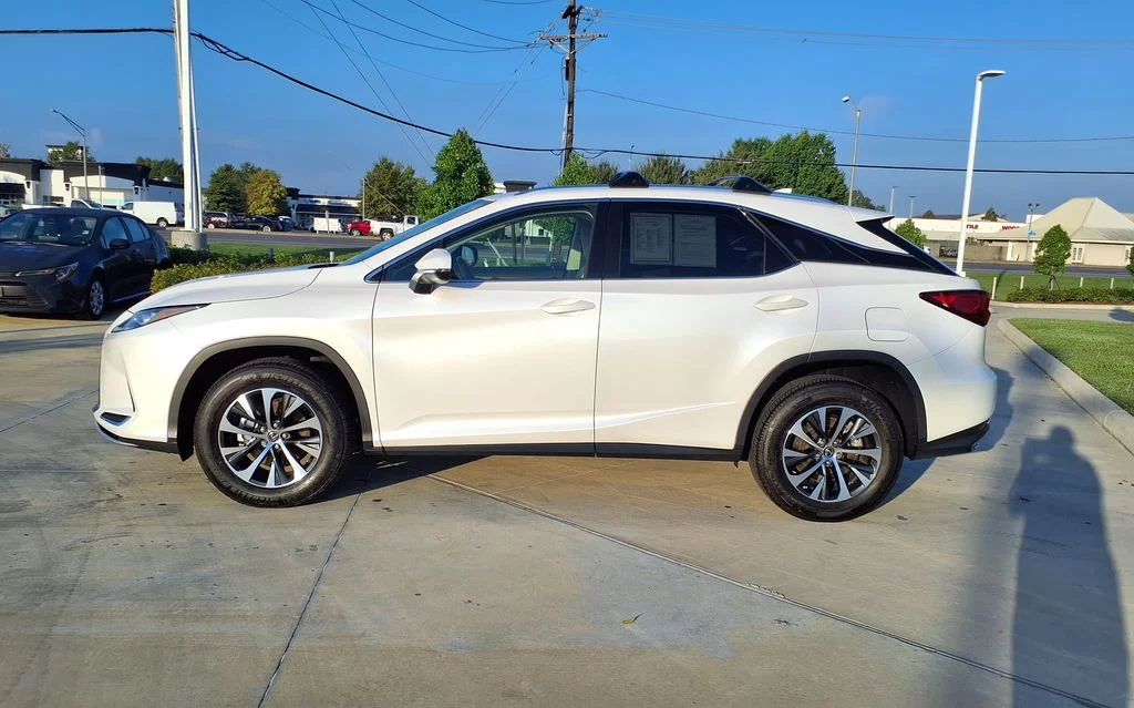 Used 2021 White Lexus 350 image 4