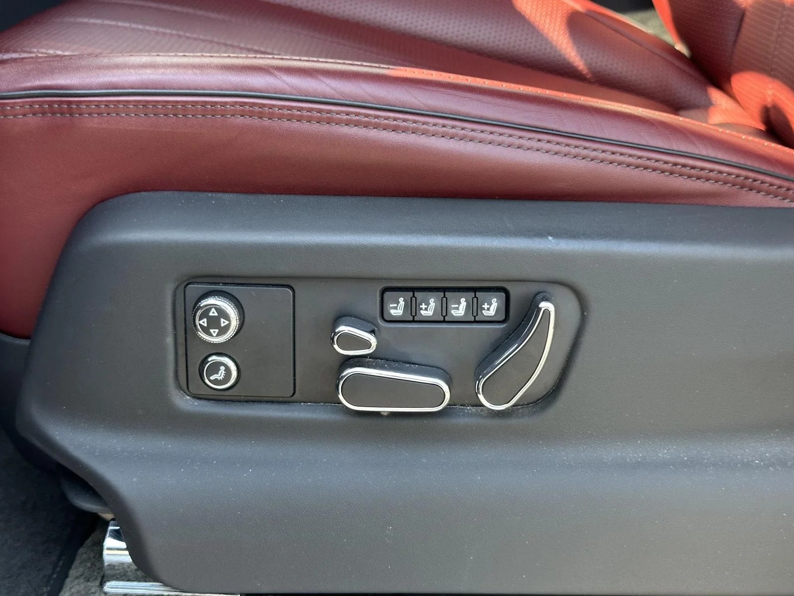 Certified Used 2022  Bentley V8 image 12