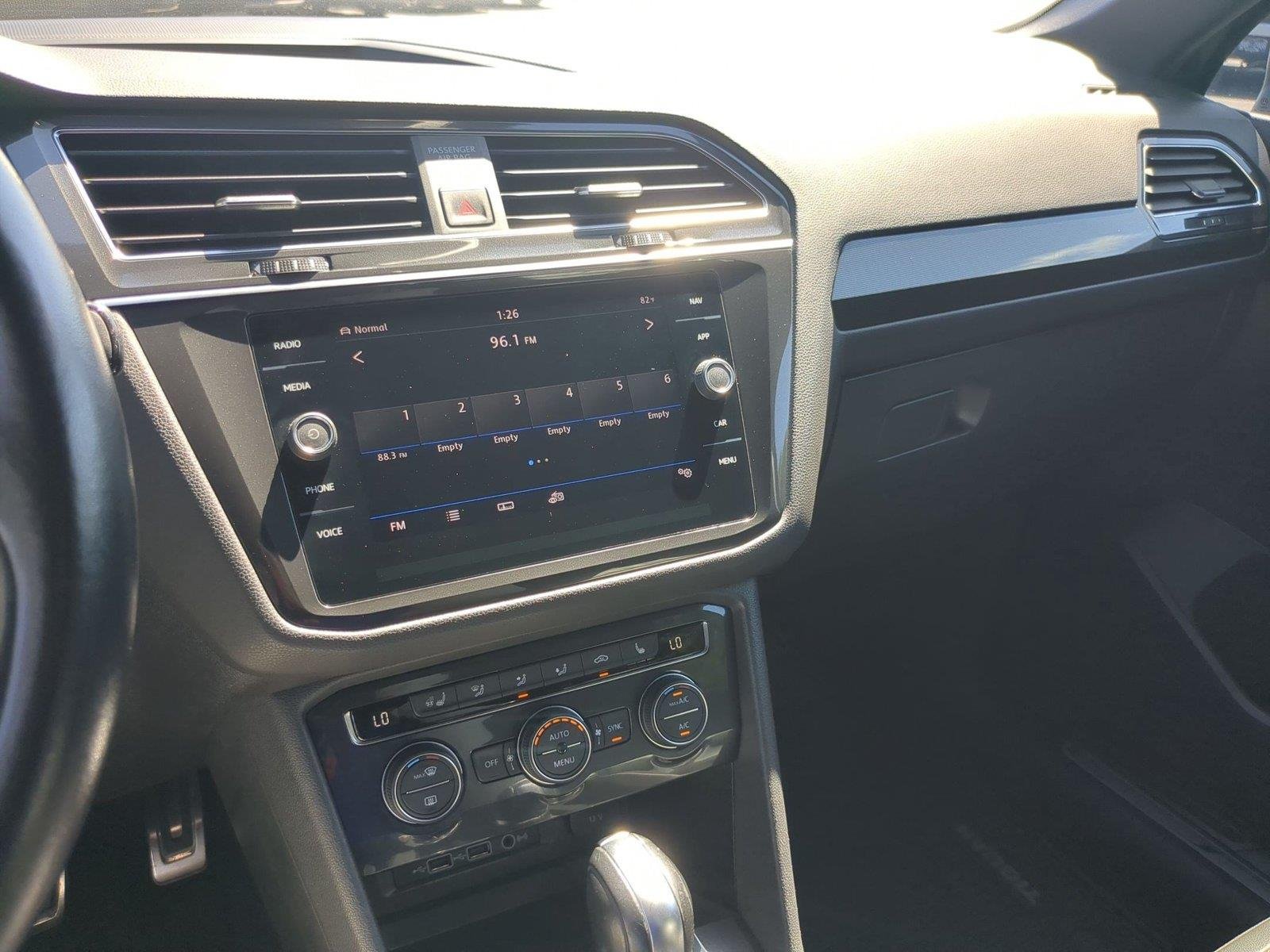 Used 2018 BLUE VOLKSWAGEN  image 17