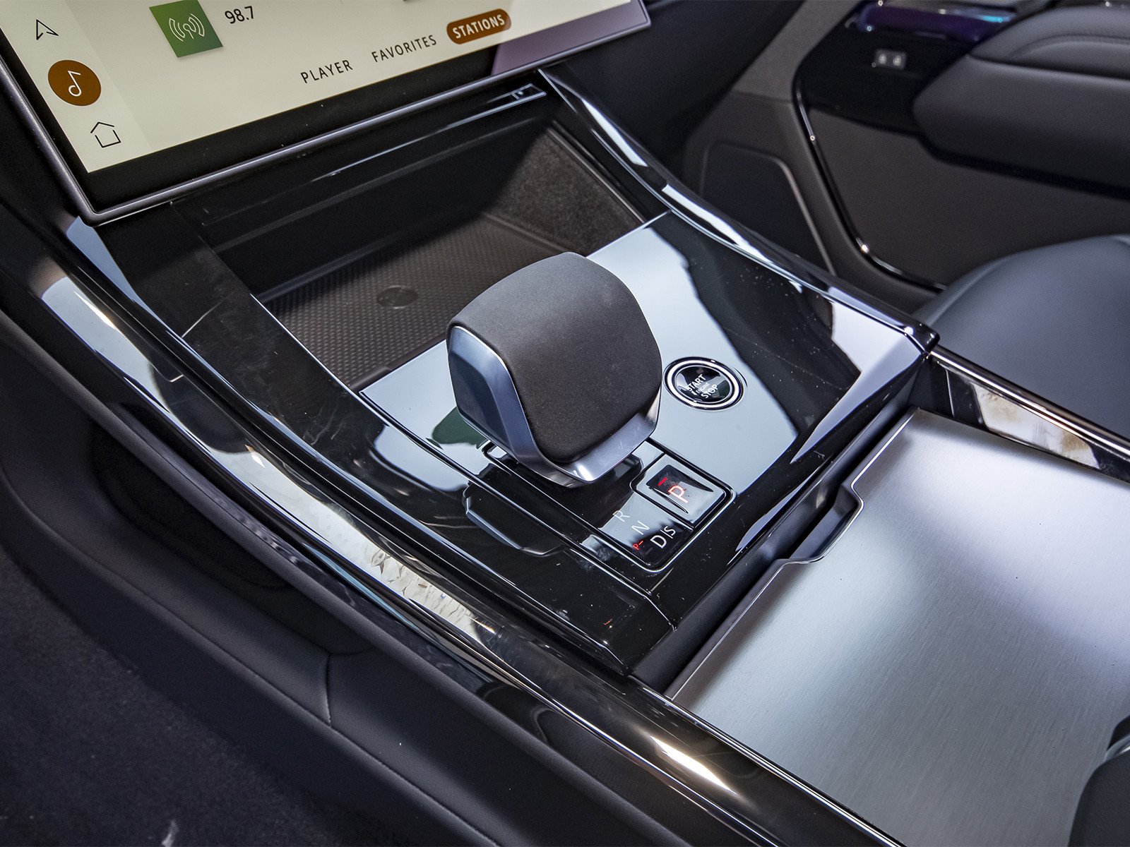 New 2026 Borasco Grey Land Rover SE image 26