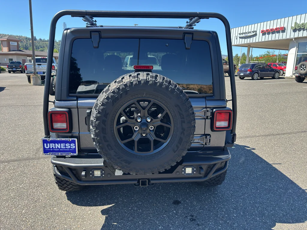 Used 2025 Granite Crystal Metallic Clearcoat Jeep Willys image 7