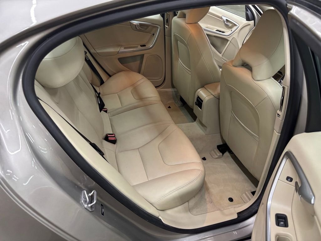 Used 2015 Seashell Metallic Volvo T5 Premier image 16