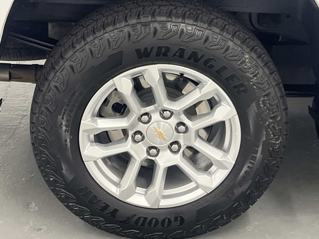 Used 2023 Summit White Chevrolet RST image 9
