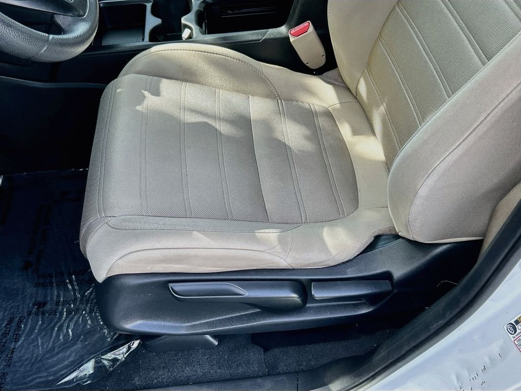 Used 2020 Lunar Silver Metallic Honda LX image 18